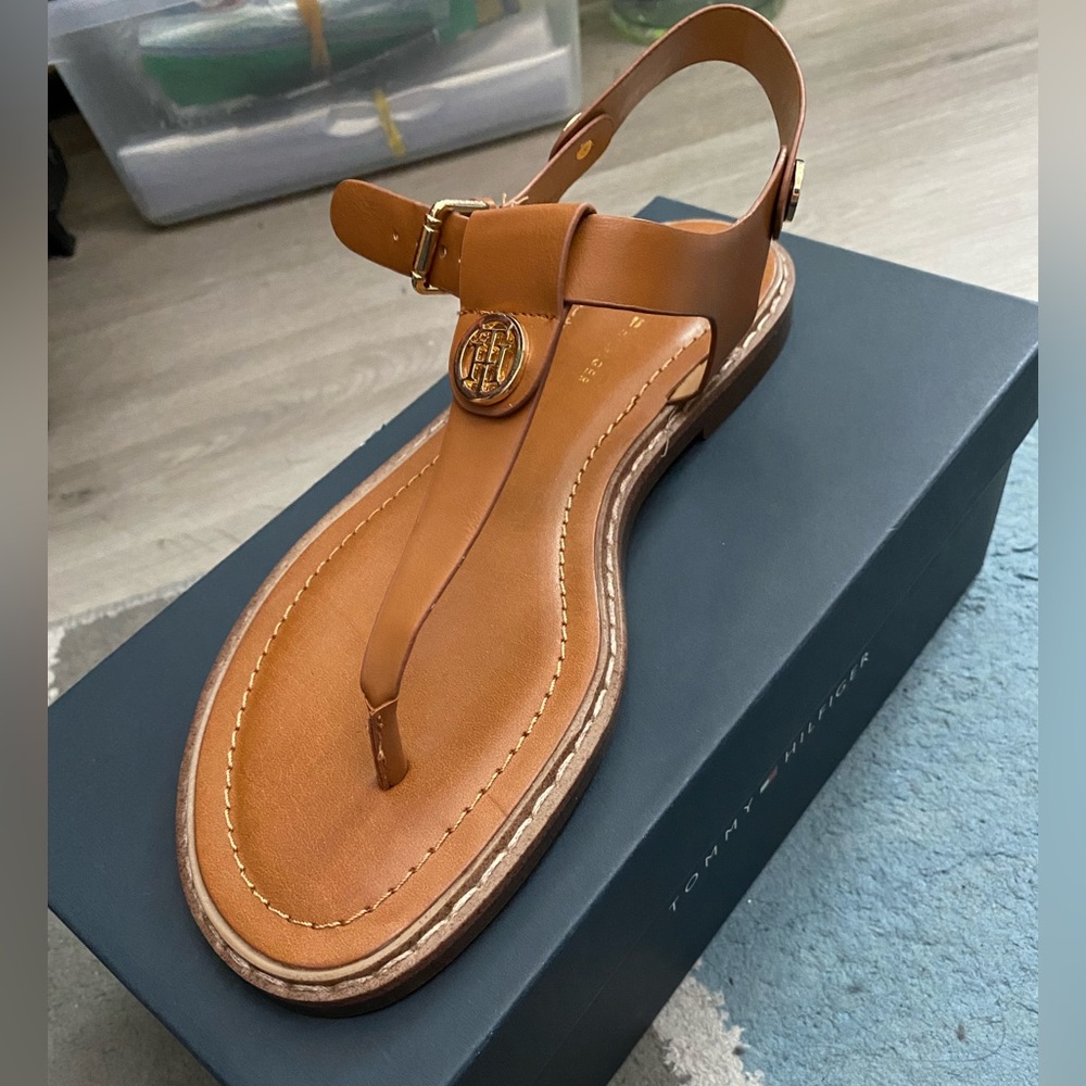 🩴 Tommy Hilfiger's Bennia Sandals - Light Brown